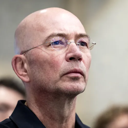 Hoe Tommy Wieringa met oorlog omgaat