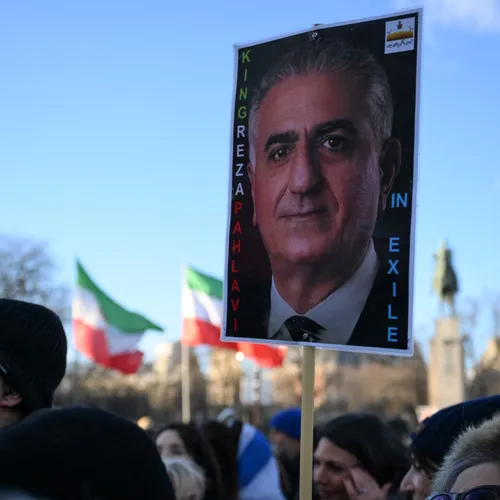 Troonpretendent Reza Pahlavi stamt uit een patserige nepdynastie