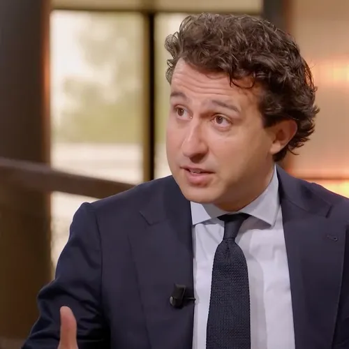 Klaver: kabinet graait in de spaarpotten van werknemers