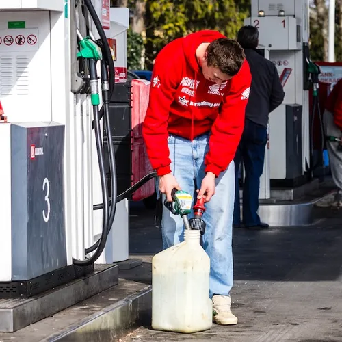 Trump stort de wereld in chaos en de prijzen stijgen, van brandstof tot hypotheken