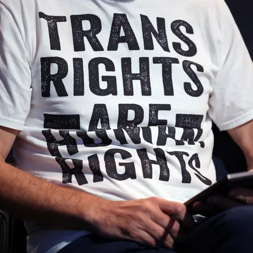 Waarom mogen cis mannen wel hun borsten laten weghalen en trans mannen niet?