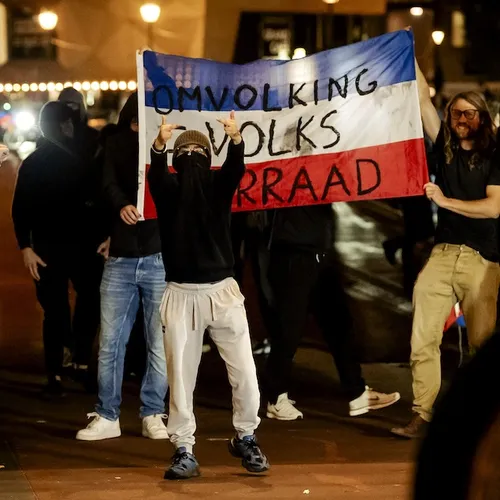 Met een catchy refrein dringt extreemrechts gedachtegoed de popcultuur binnen