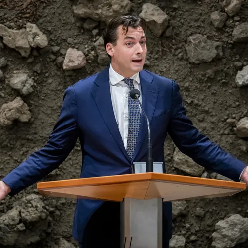 Thierry Baudet moet derde van zijn inkomsten uit bijbaan als Kamerlid weer inleveren