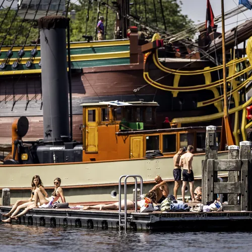 Geen wonder dat mensen in de gracht springen als zwembaden zo duur zijn