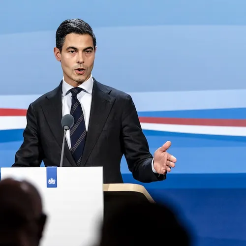 Premier Jetten heeft begrip voor schenden internationaal recht door VS en Israël