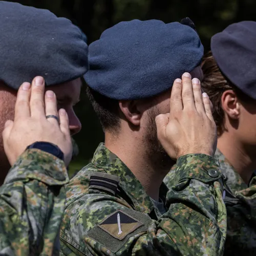 Voer nu een speciale oorlogsbelasting in