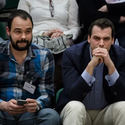 Uiterst rechts discrimineert blanke Nederlanders als ze willen emigreren