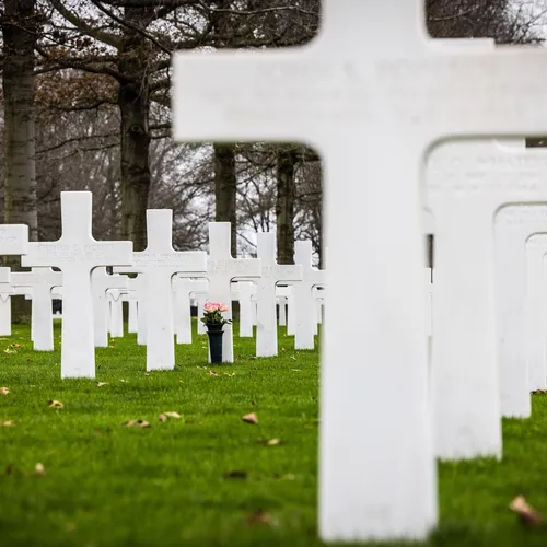 Racistisch Trump-regime laat informatie over Zwarte WO2-militairen verwijderen van Margraten