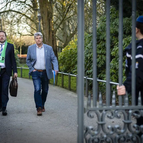 Jetten dolenthousiast over nieuwe regeerperiode, vakbonden niet en lopen weg uit gesprek met kabinet