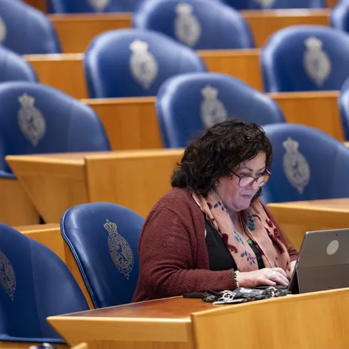 Tante Theodora vertelt: Veur de Nazi-hooligans gien rode lijn, moar wohl een wit lijntje