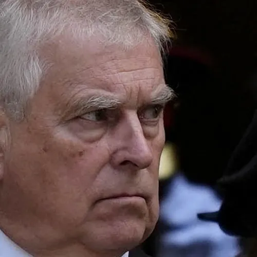 Voormalige prins Andrew, handlanger van Epstein, eindelijk gearresteerd