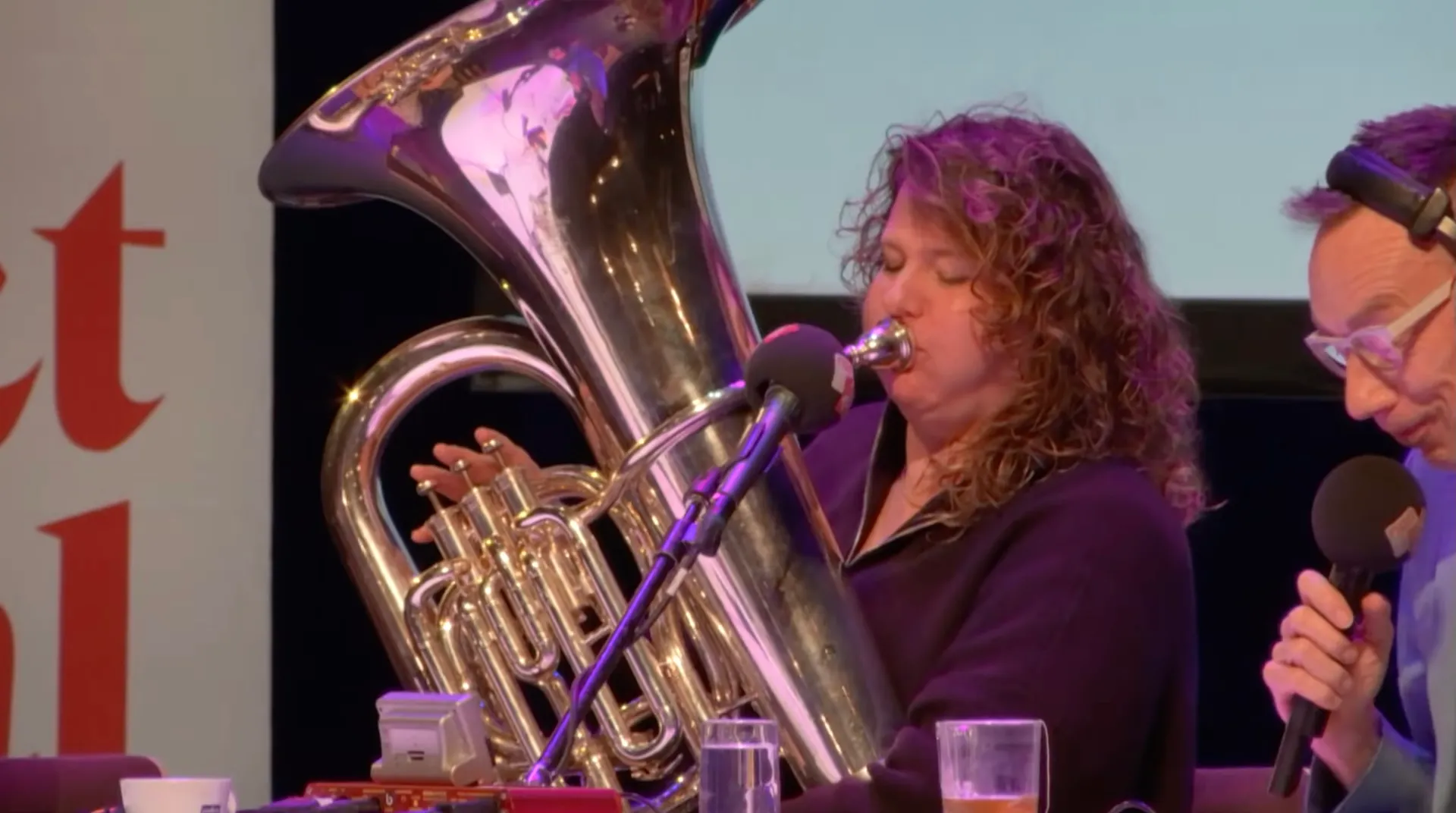 Afbeelding van De Inheemse Carnavals Emigratiedienst draait overuren