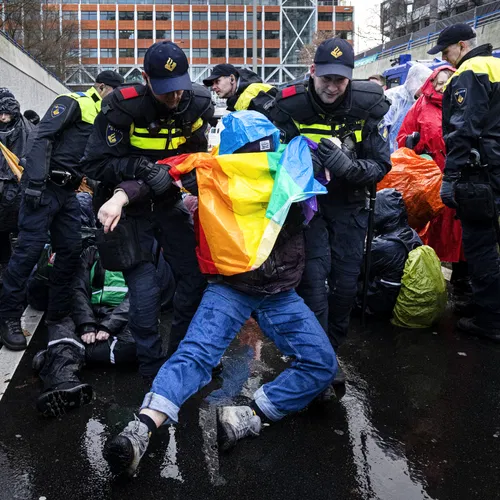 Gecoördineerde ultraconservatieve denktanks zetten het demonstratierecht onder druk