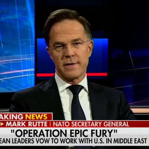 NAVO-baas Rutte toont zich weer een onverbeterlijke Trump-slijmbal