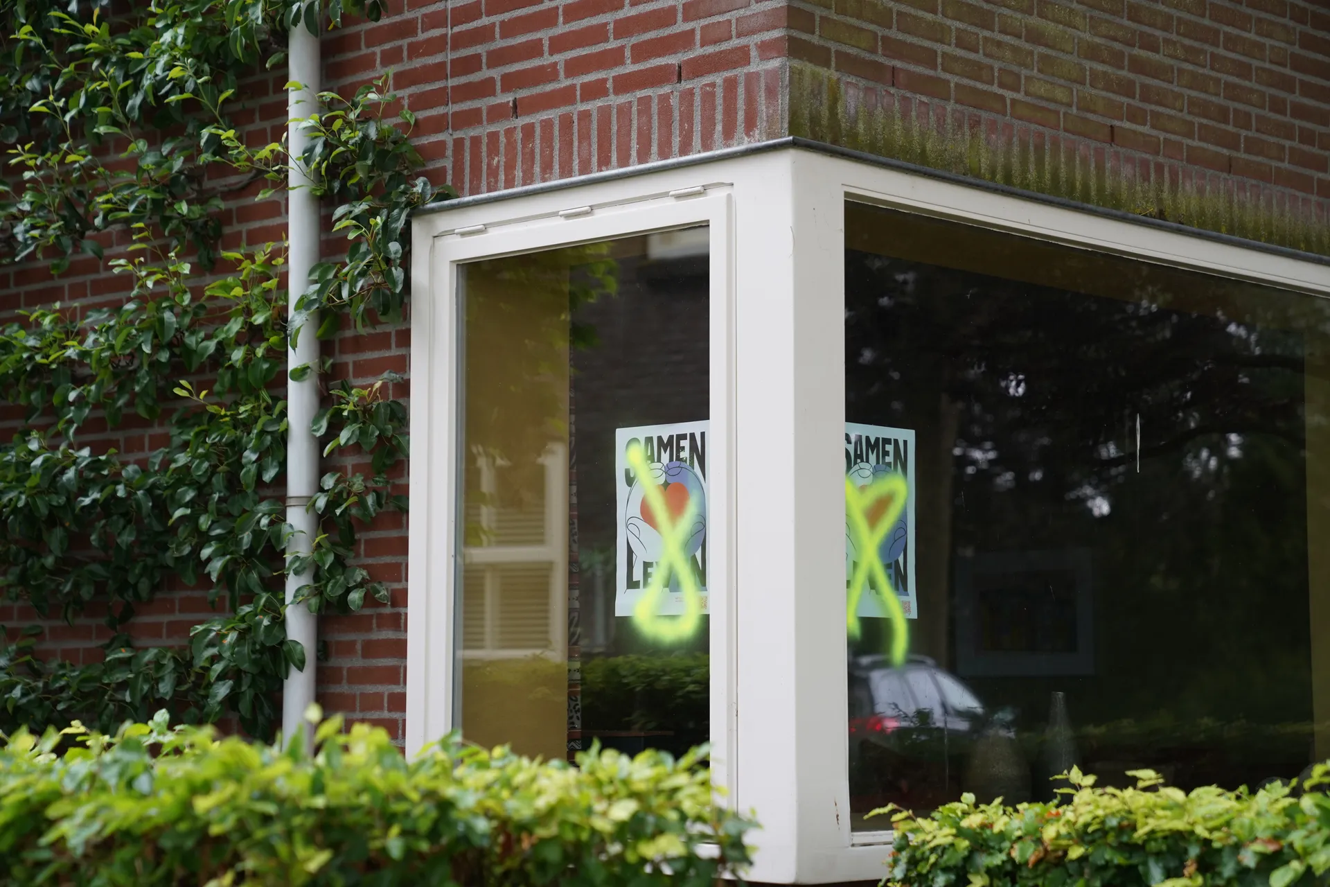 Fascistische vreemdelingenhaat leidt tot run op 'Samen leven'-posters - Joop - BNNVARA