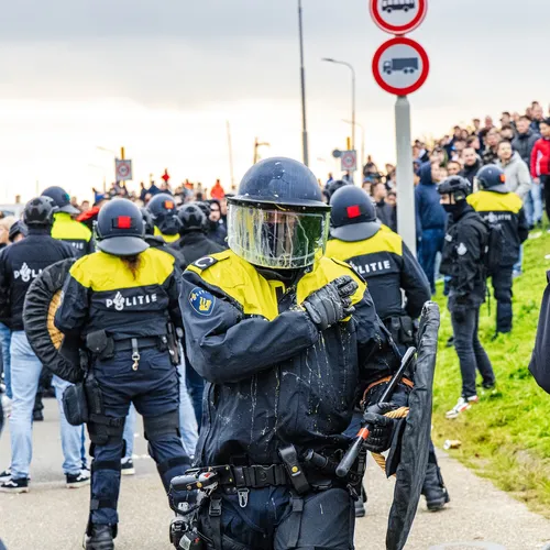 Yerseke kan eigen extreemrechtse knokploegen niet in toom houden en blaast hele intocht af