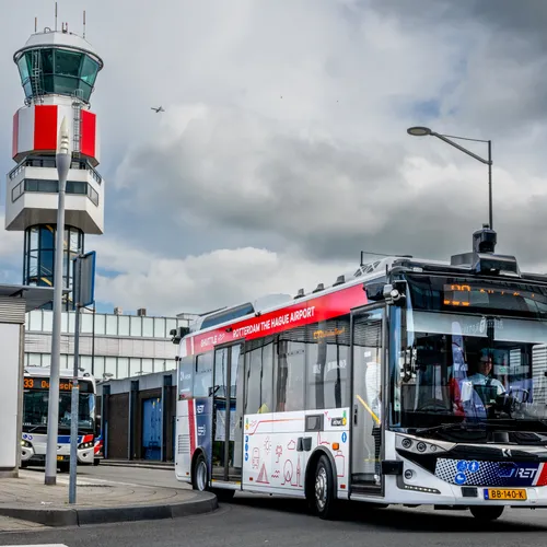 Kabinet krijgt uitbrander van Raad van State omdat Rotterdam Airport al elf jaar illegaal in bedrijf is