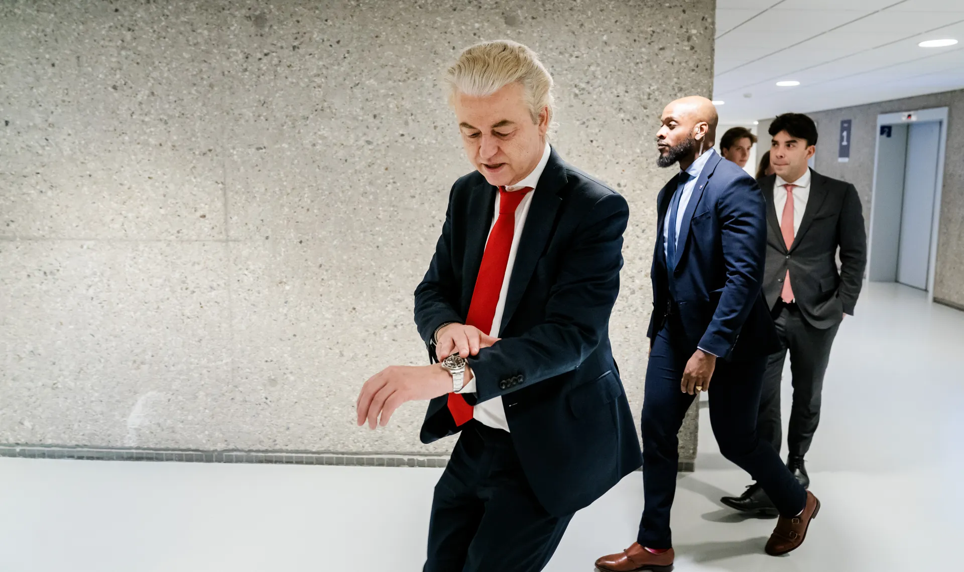 Afbeelding van ‘Twee voor twaalf’? Het defecte horloge van Wilders