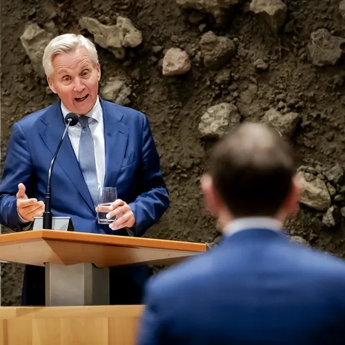 Scheldende VVD'er Van der Burg laat zien: mannen te emotioneel voor de politiek