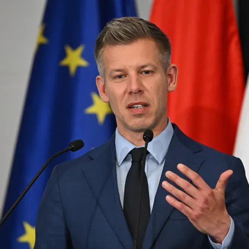 Péter Magyar gaat arrestatiebevelen Internationaal Strafhof weer uitvoeren en nodigt Netanyahu uit voor festiviteiten