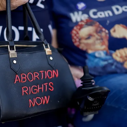 Hersendode Amerikaanse vrouw maandenlang kunstmatig in leven gehouden vanwege abortusverbod
