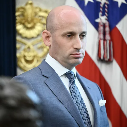 Trump-adviseur wil oorlog met Europa: Groenland is van de VS en dat niemand durft ons te stoppen