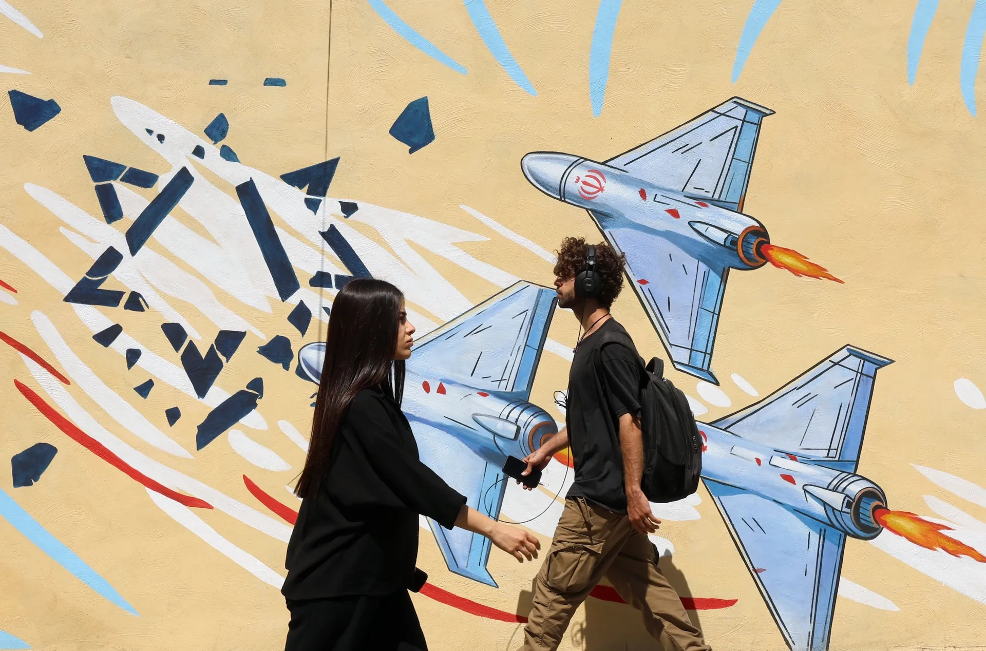 H.G. Wells, the War in the Air, drones en zwarte rook boven Sint-Petersburg - Joop - BNNVARA