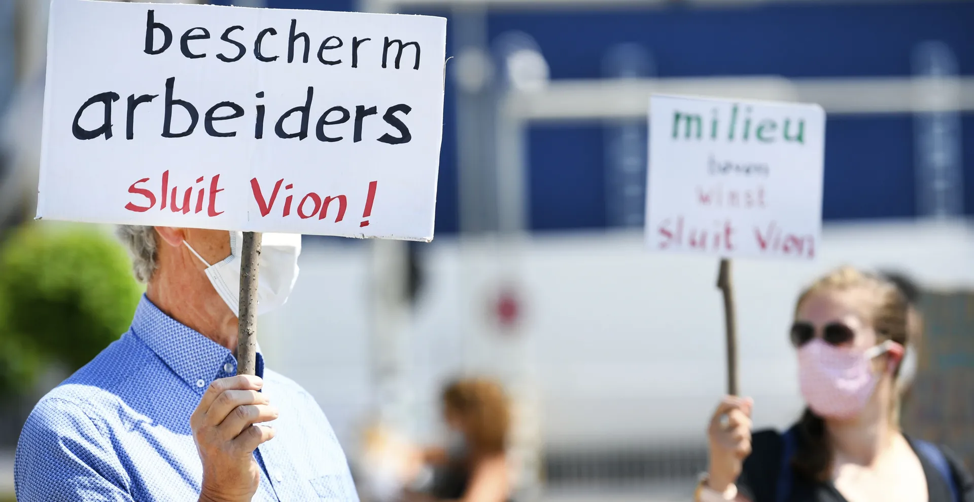 Afbeelding van Vleesindustrie blijft arbeidsmigranten uitbuiten en probeert minister nu een rad voor ogen te draaien met ‘actieplan’