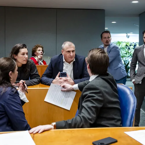 Groep Markuszower wil beroepsverboden voor ambtenaren die strijden tegen extreemrechts