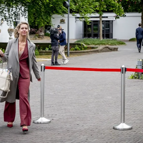 Dit kabinet gaat over lijken, met de vergiftiging van de landbouw