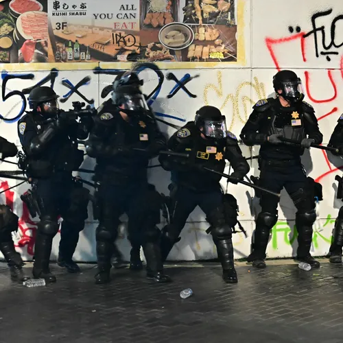 Dag 4 van fascistische onderdrukking burgerverzet LA. Gouverneur: 'Trump krankzinnige dictator'