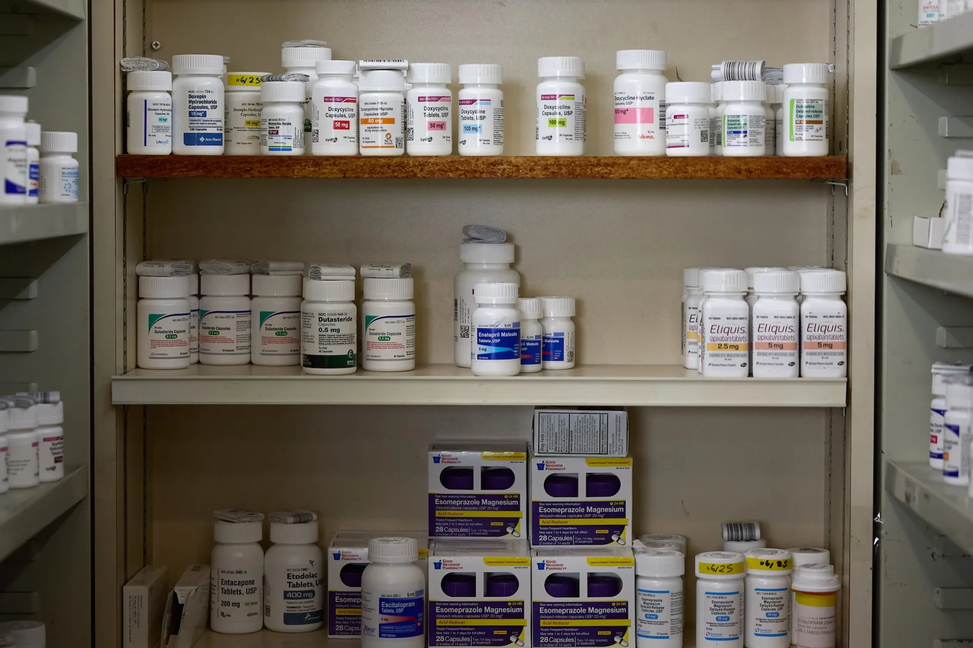 Afbeelding van Apotheker Nieuwegein weigert zorg aan trans personen, minister grijpt in