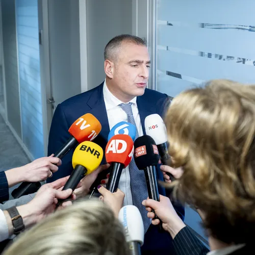 De neder-rechtse burgeroorlog is begonnen