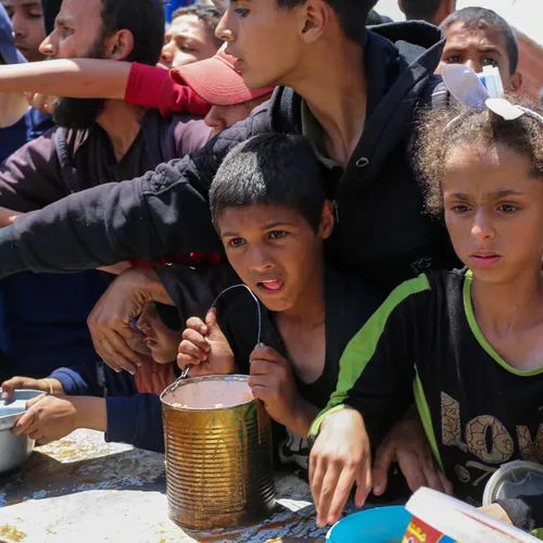 De familie uit Gaza: de hongersnood verspreidt zich als een sneeuwbal, hij wordt snel groter en groter