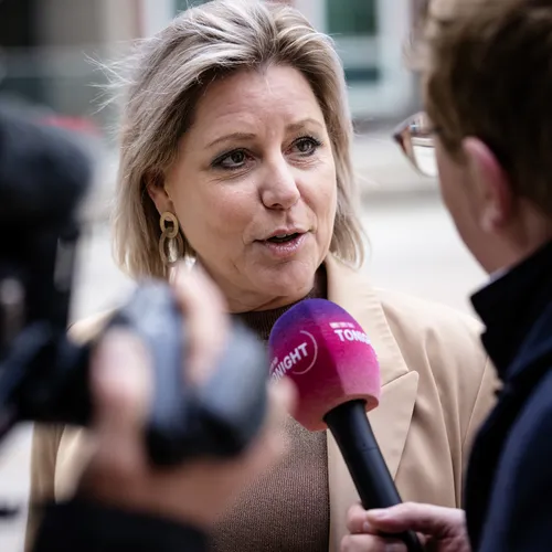 Minister Letschert (D66) weigert in te grijpen bij ON!, vindt racistisch nepnieuws wel lekker pluriform