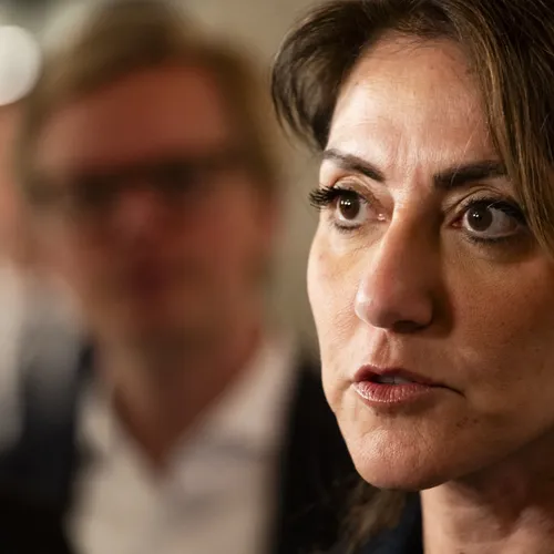 Yesilgöz bedonderde de Kamer en verzweeg dat fregat op missie gaat met niet-werkend kanon