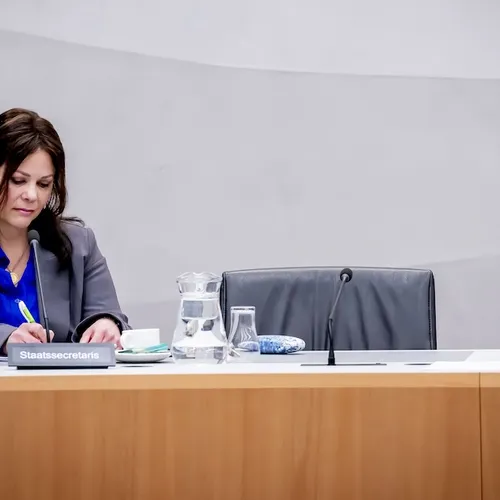 NSC-staatssecretaris Palmen stapt toch niet op, maar haar partij weet van niets