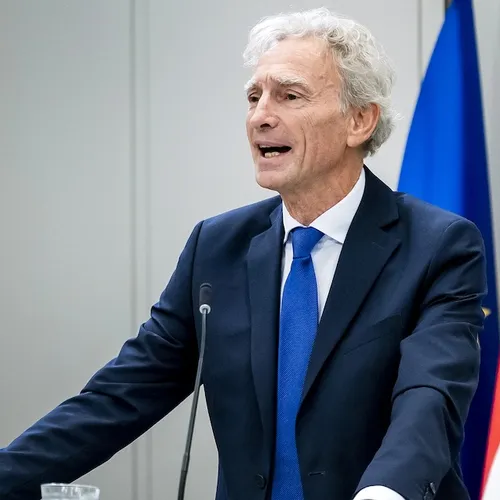 Paul Rosenmöller, die GroenLinks tot een succes maakte, stelt zich niet herkiesbaar voor de senaat