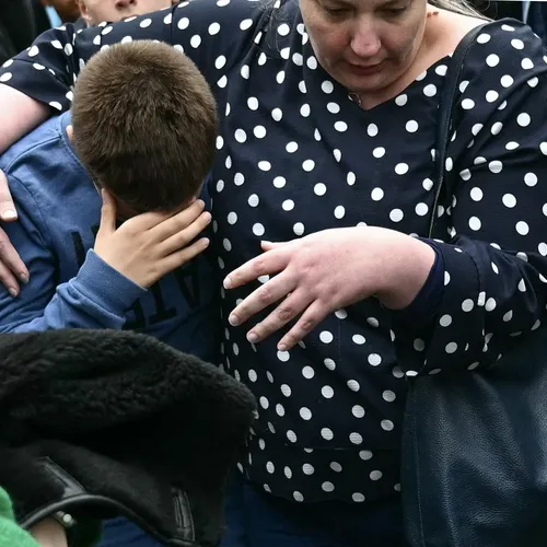 Neonazi steekt schoolgenoten neer: een dode, drie gewonden