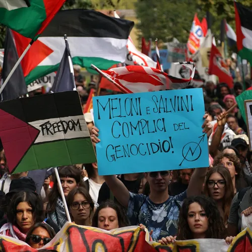 Italianen massaal de straat op uit solidariteit met Palestina en tegen genocide door Israël
