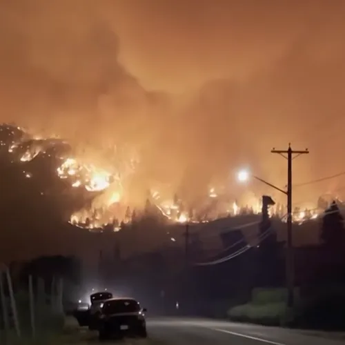 Klimaatcrisis: verwoestende brand Canada dwingt tienduizenden mensen op de vlucht