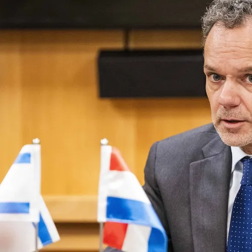 Hier wat extra vragen aan minister van Buitenlandse Zaken Veldkamp over Nederland en Israël