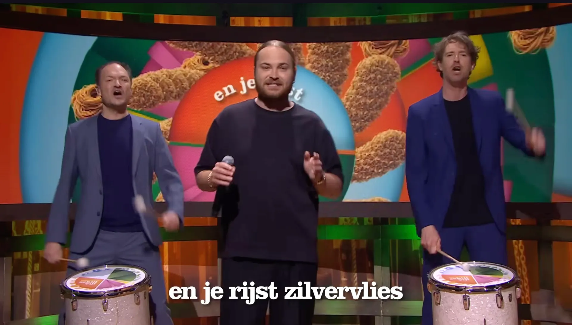 Afbeelding van Rapper Donnie bij Even Tot Hier over de Schijf van Vijf: ‘Kijk uit met die biefstuk’