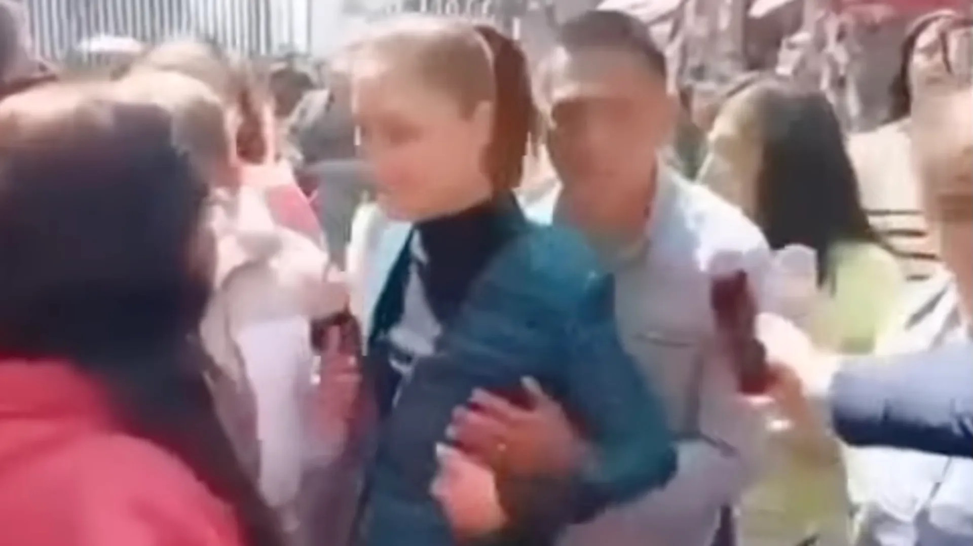 Afbeelding van Mexicaanse president op straat aangerand door man voor het oog van de camera's