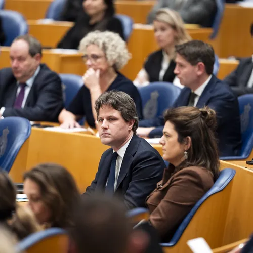 Stakende ambtenaren leggen dinsdag Tweede Kamer plat