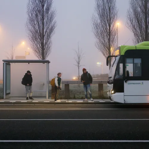 Het openbaar vervoer zou voor alle minima en scholieren gratis moeten zijn