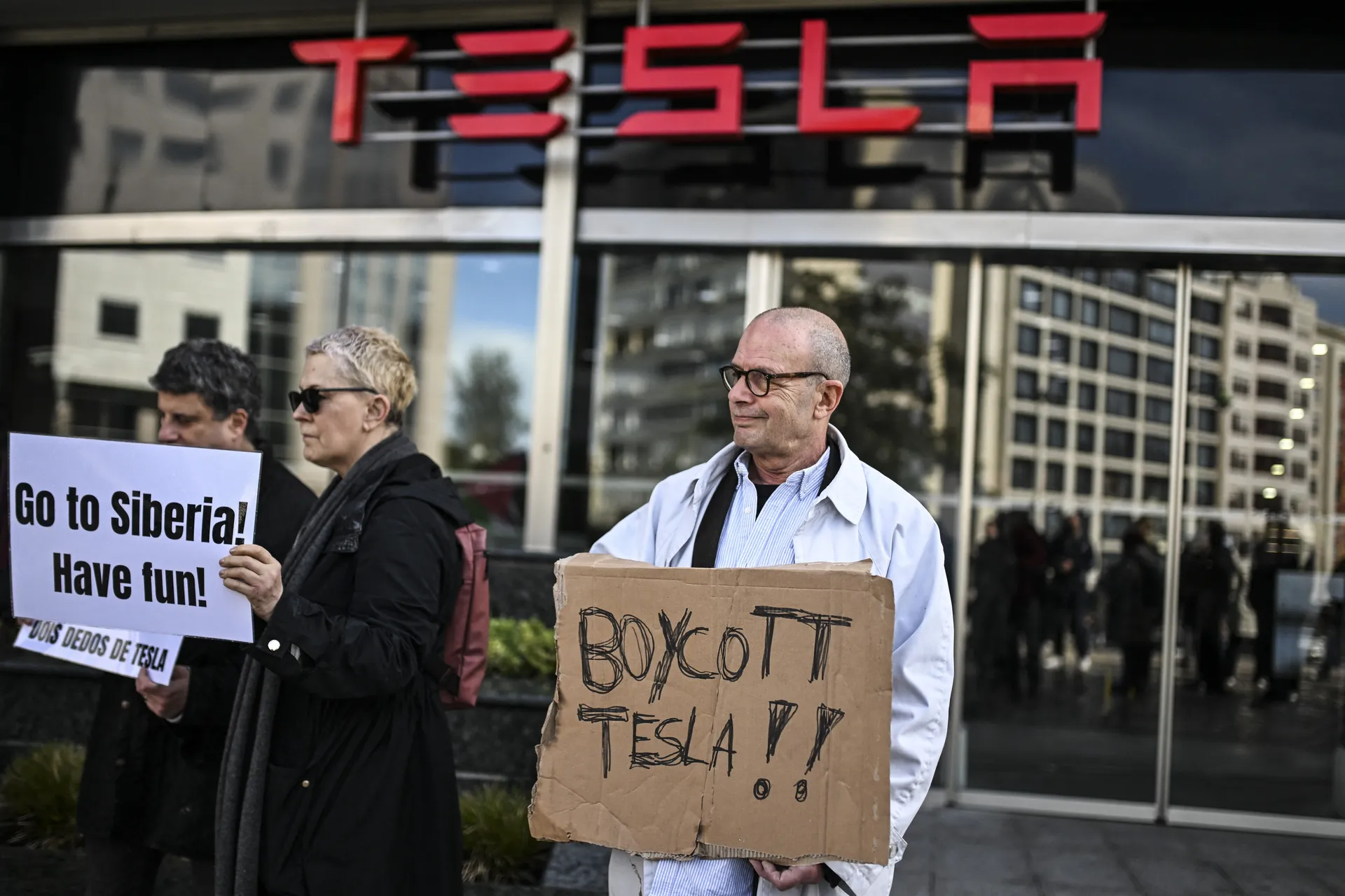 Tesla Protests and Musk’s Response: Unpacking the Controversy with Joop