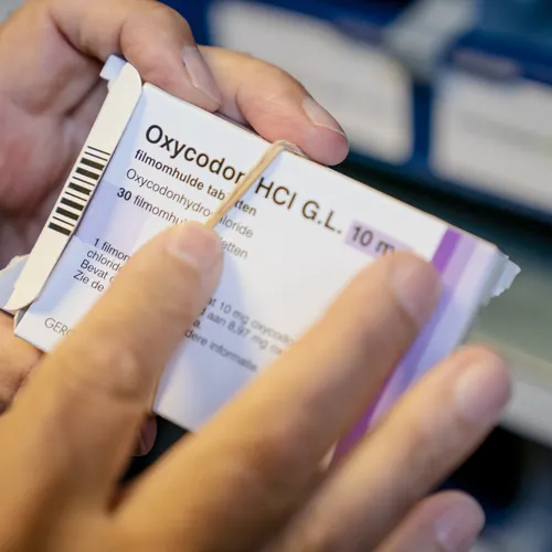 Medewerkers apotheken en ziekenhuizen stelen zwaar verslavende pijnstillers om door te verkopen aan dealers