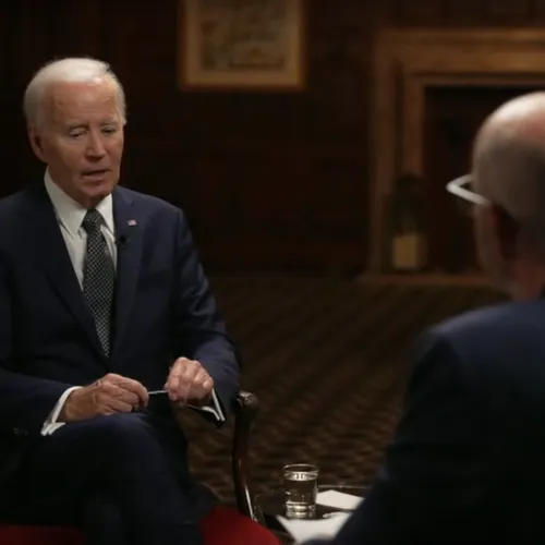 Joe Biden haalt stevig uit naar fascist Trump in eerste interview sinds vertrek uit Witte Huis