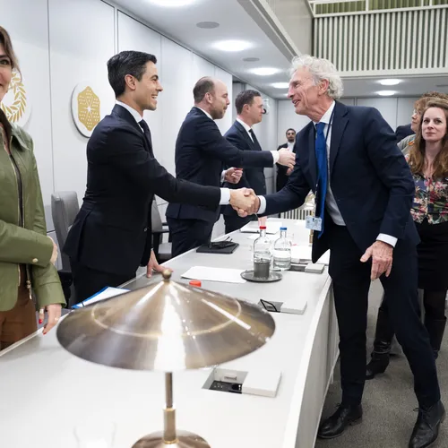 Minderheidscoalitie stevent door toedoen van de VVD af op begrotingscrisis: plezieren rechtse achterban belangrijker dan landsbestuur